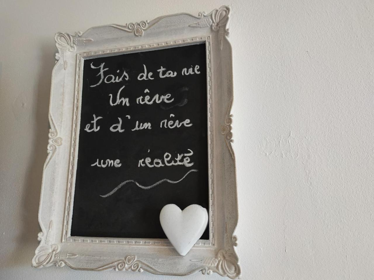 Chez Christy Chemin Des Dinots Bed and Breakfast Saint-Bonnet-de-Four Værelse billede